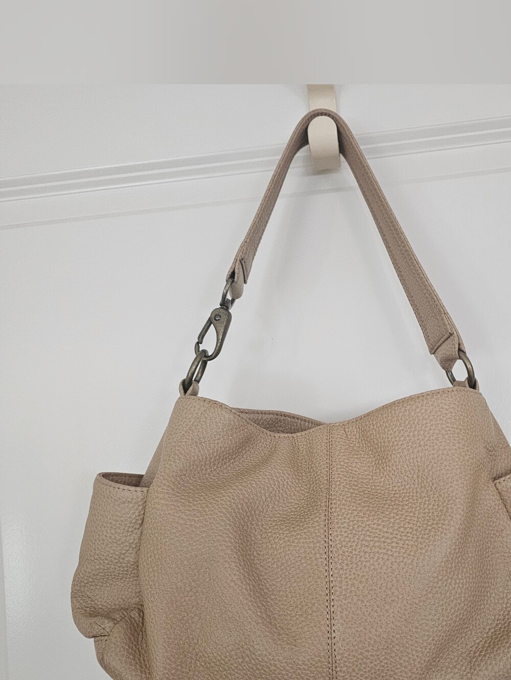 Hobo Brand Pebbled Shoulder Bag - Tan